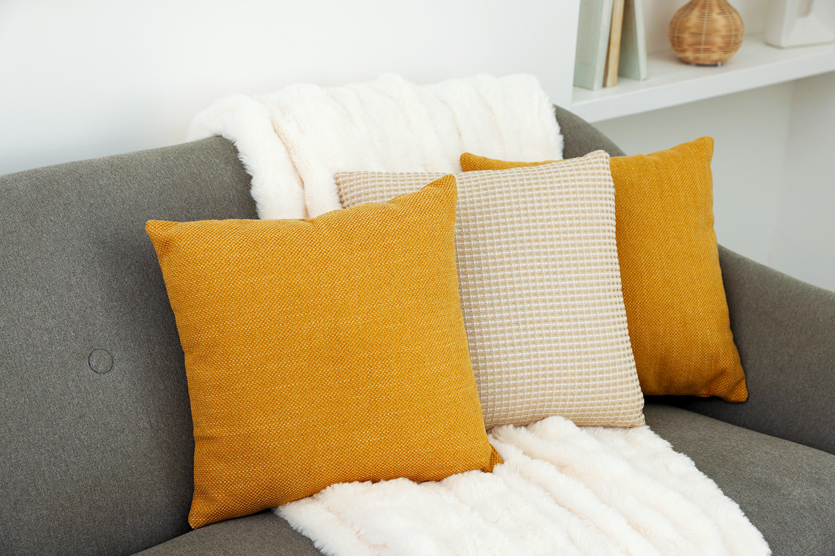 A Foolproof Formula for Perfectly Coordinated Sofa Pillows