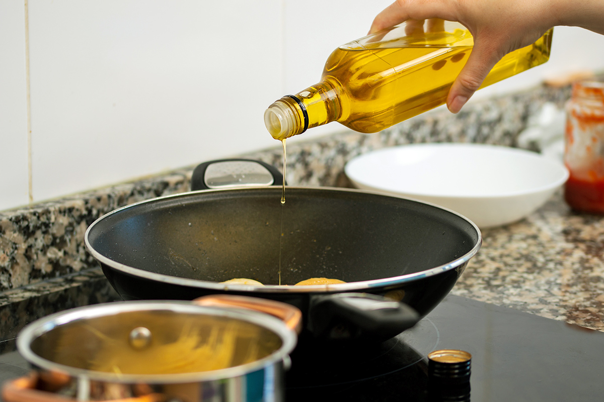 Do This Before Cooking To Prevent Oil Splatter