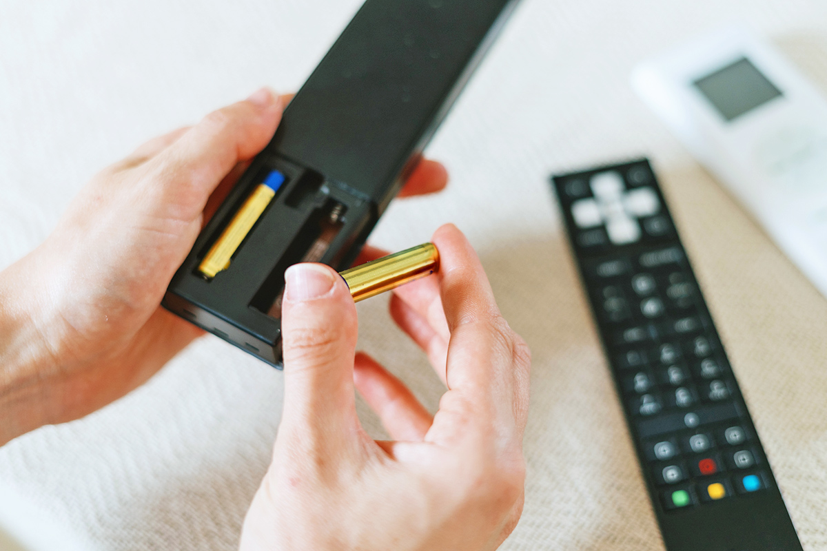 inserting new battery in tv remote control