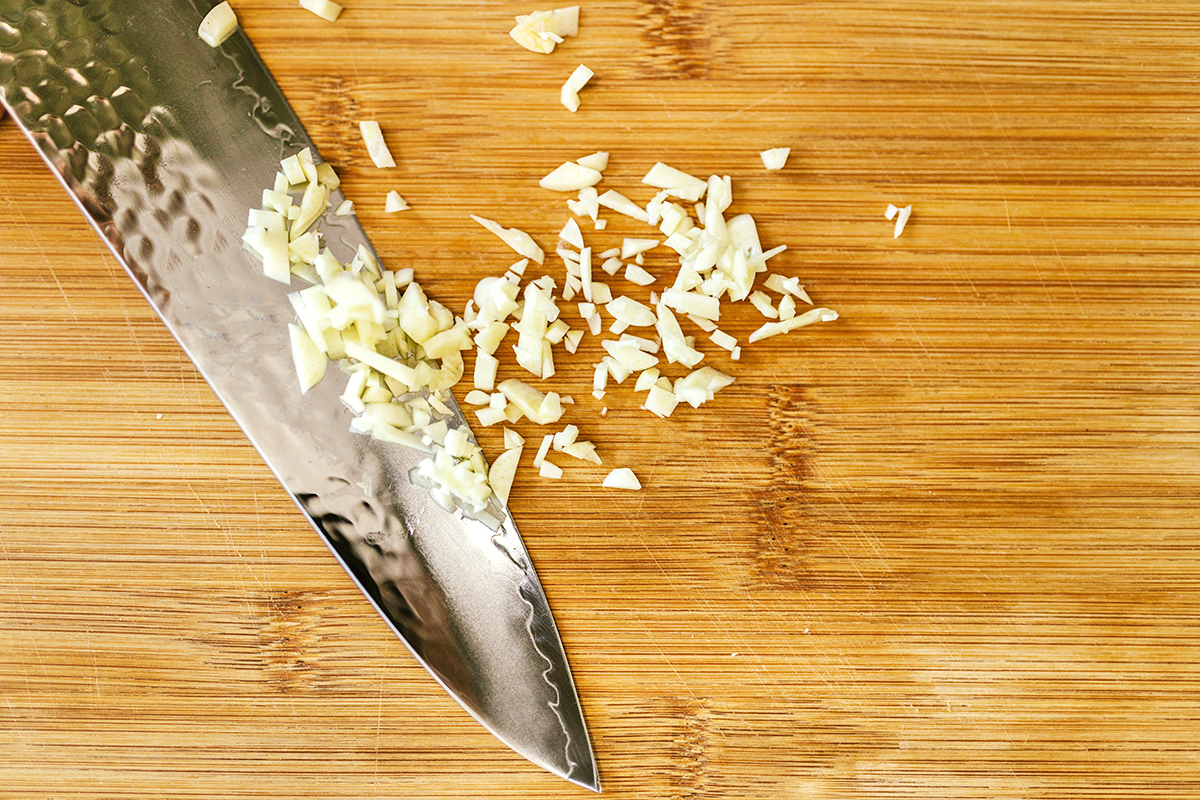 Why You Shouldn’t Cook Garlic Right After Chopping