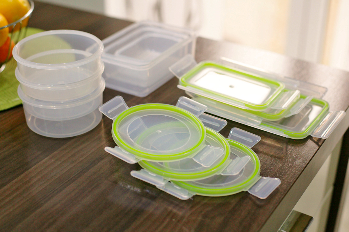 How To Remove Lingering Odors From Plastic Containers