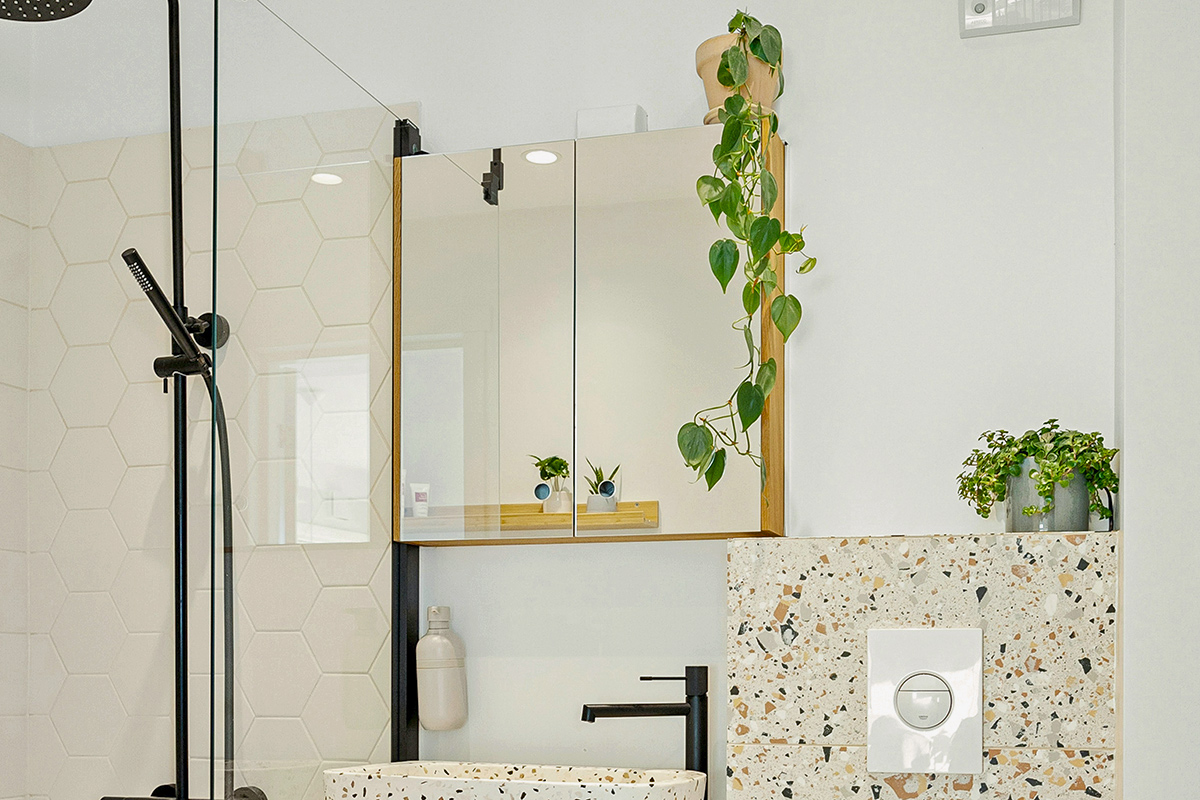 Why a Magnetic Knife Holder Belongs in Your Bathroom